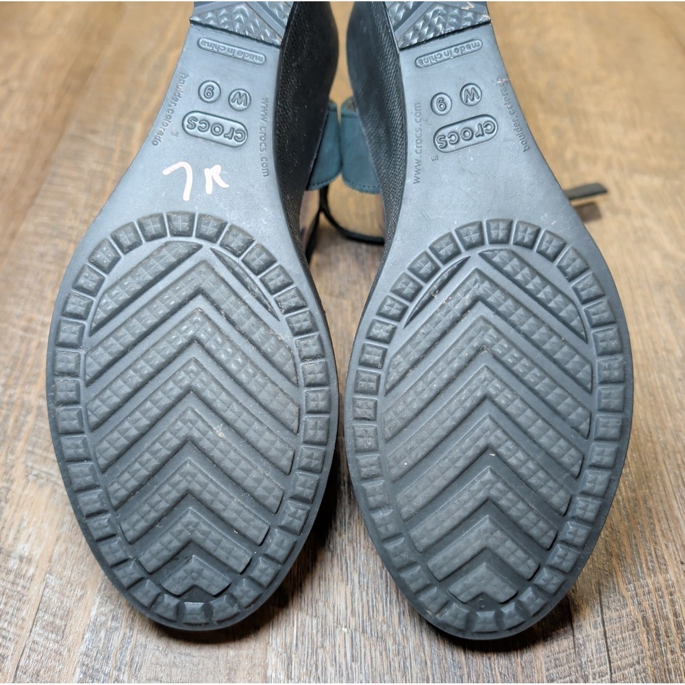 Crocs Leigh II Sandals Womens Sz 9 Black Ankle Strap Buckle Comfort Wedge Shoes - Picture 12 of 13